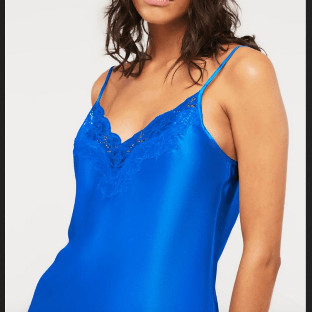 NWOT Gold Hawk Y2K Floral Lace Trim 100% Silk Cami True Blue Size L